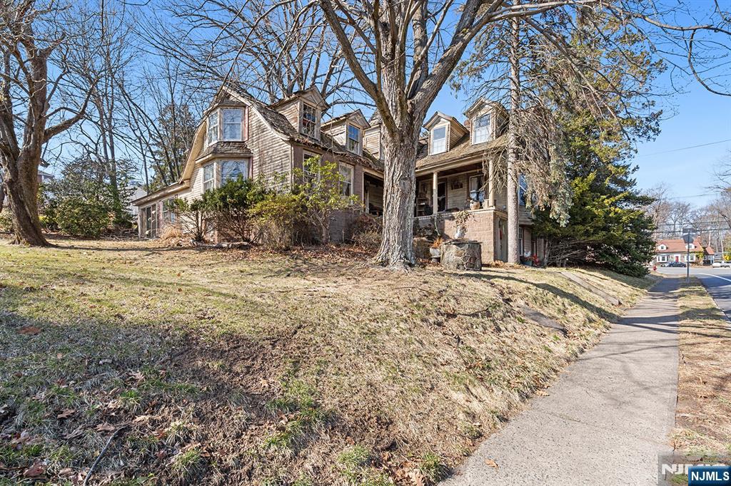 Homes for sale in Hawthorne, NJ | 400 Goffle Hill Rd, Hawthorne, NJ 07506 | MLS# 25008226