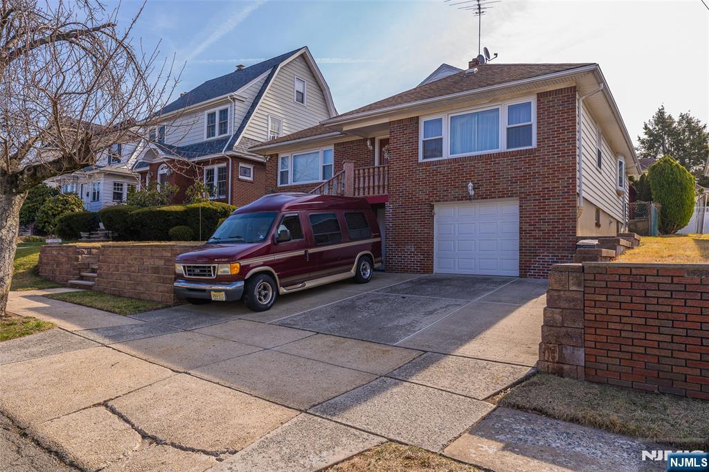 $850,000 Colonial