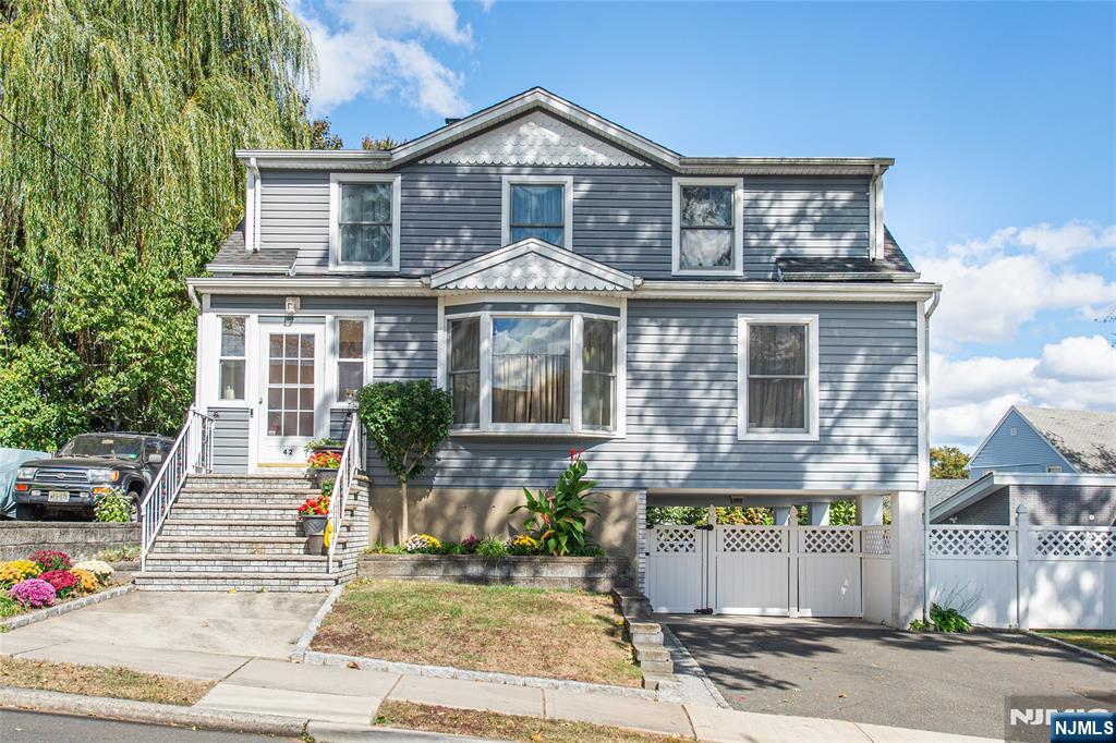$749,999 Colonial