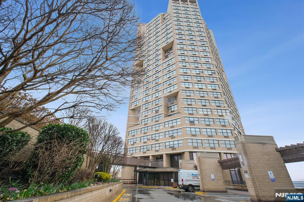 $425,000 Condo