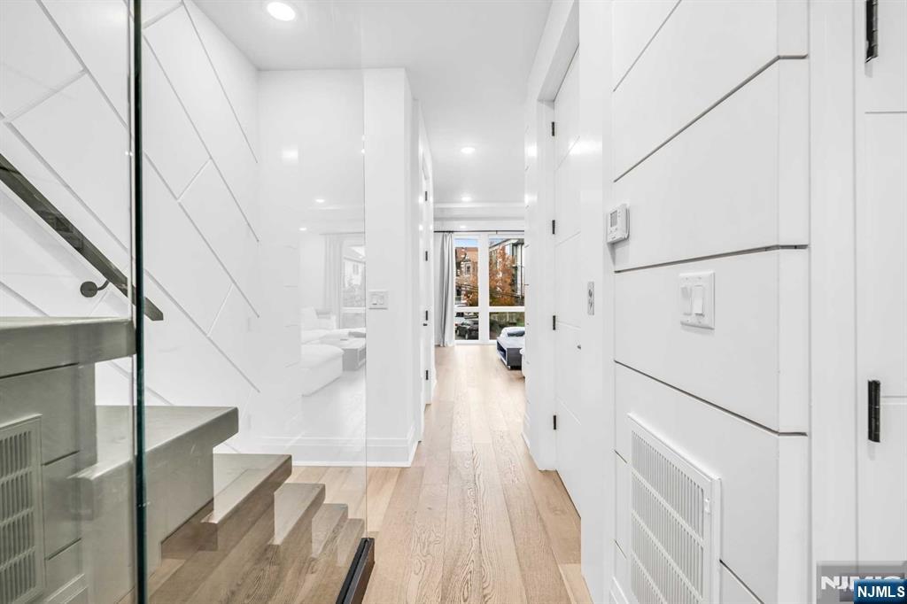 Homes for sale in Edgewater, NJ | 38 Hudson Ave, Edgewater, NJ 07020 | MLS# 25008872