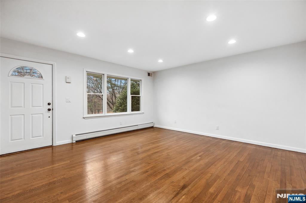 Homes for sale in Oakland, NJ | 662 Ramapo Valley Rd, Oakland, NJ 07436 | MLS# 25009419