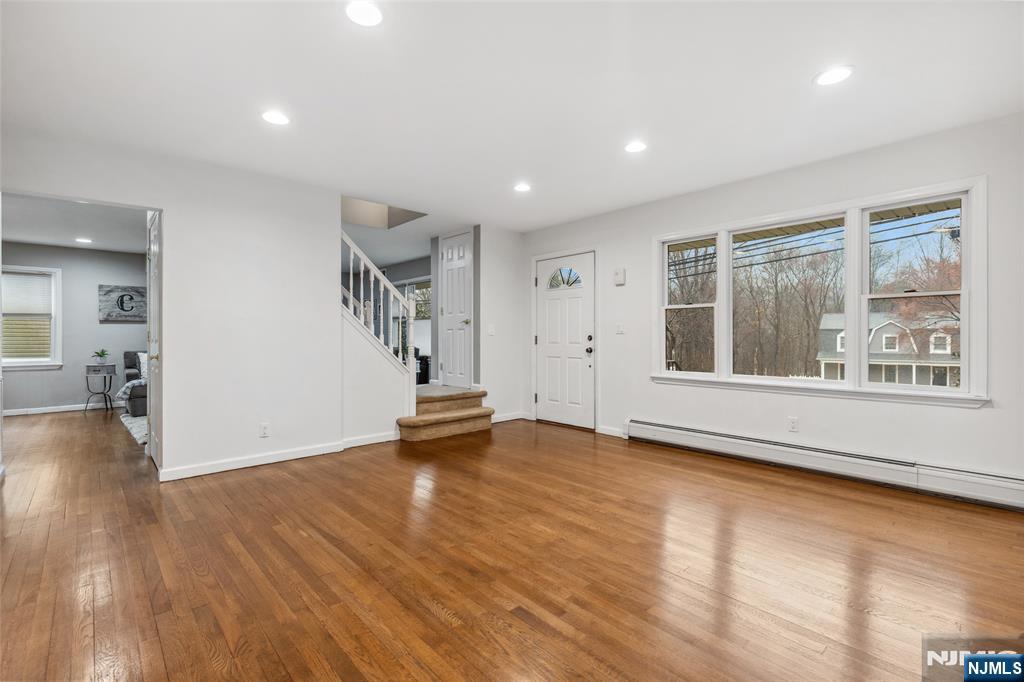 Homes for sale in Oakland, NJ | 662 Ramapo Valley Rd, Oakland, NJ 07436 | MLS# 25009419