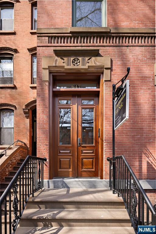 $2,950,000 Condo