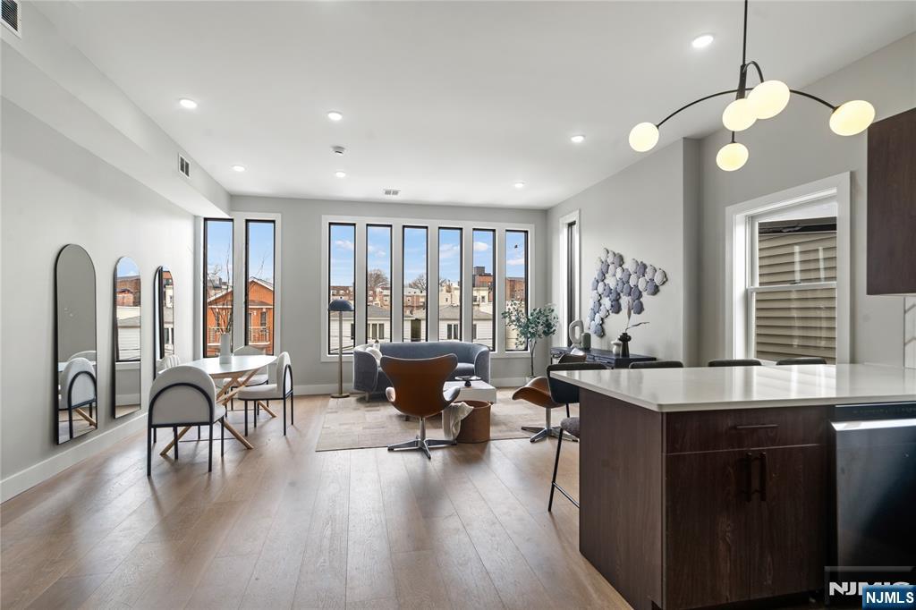 $1,025,000 Condo