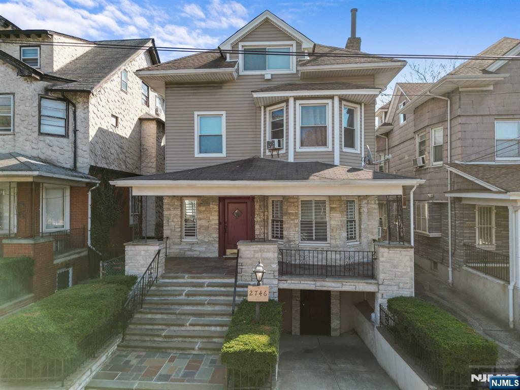 $1,395,000 Colonial