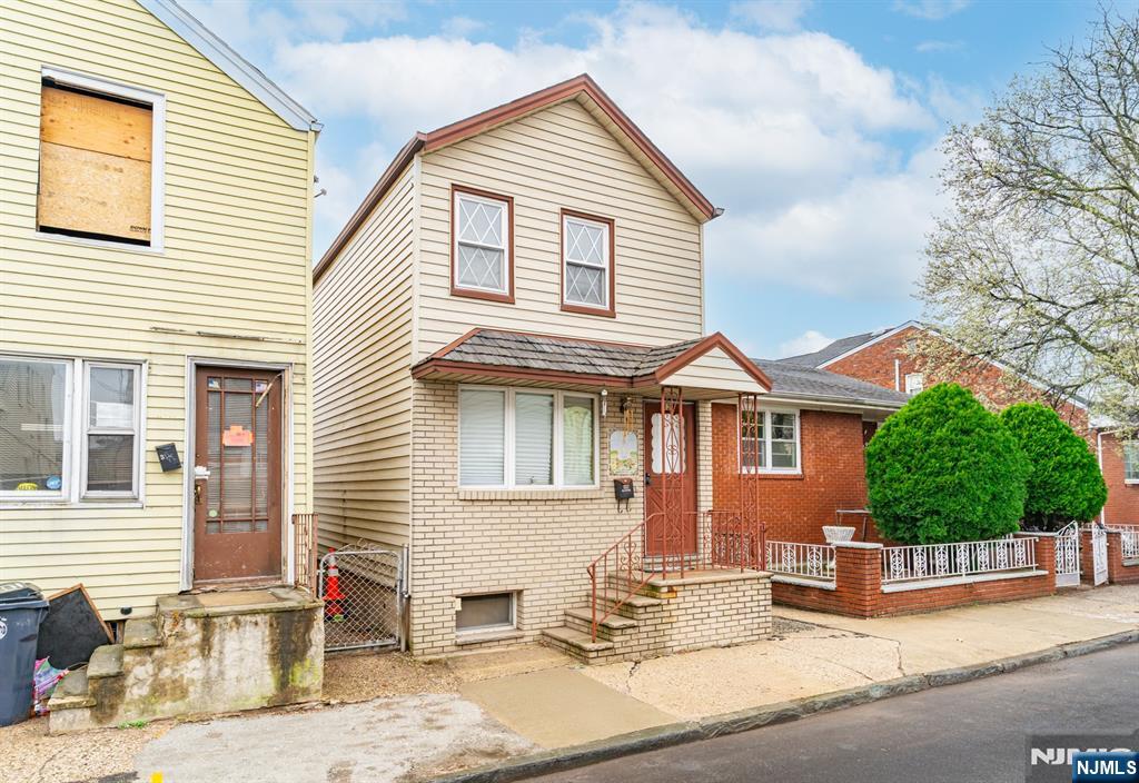 $385,000 Colonial
