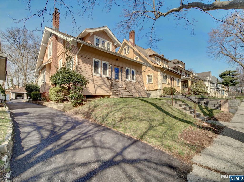 $555,000 Colonial