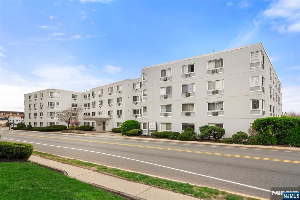 PALISADES PARK Properties