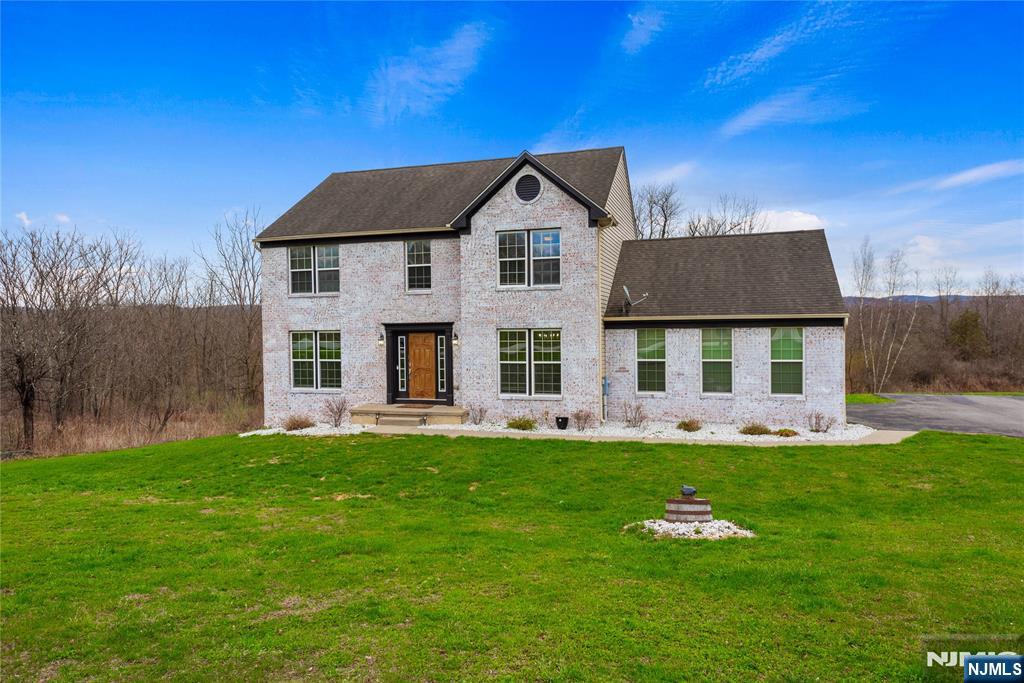 Homes for sale in Sussex, NJ | 5 Sterling Dr, Sussex, NJ 07461 | MLS# 25011051