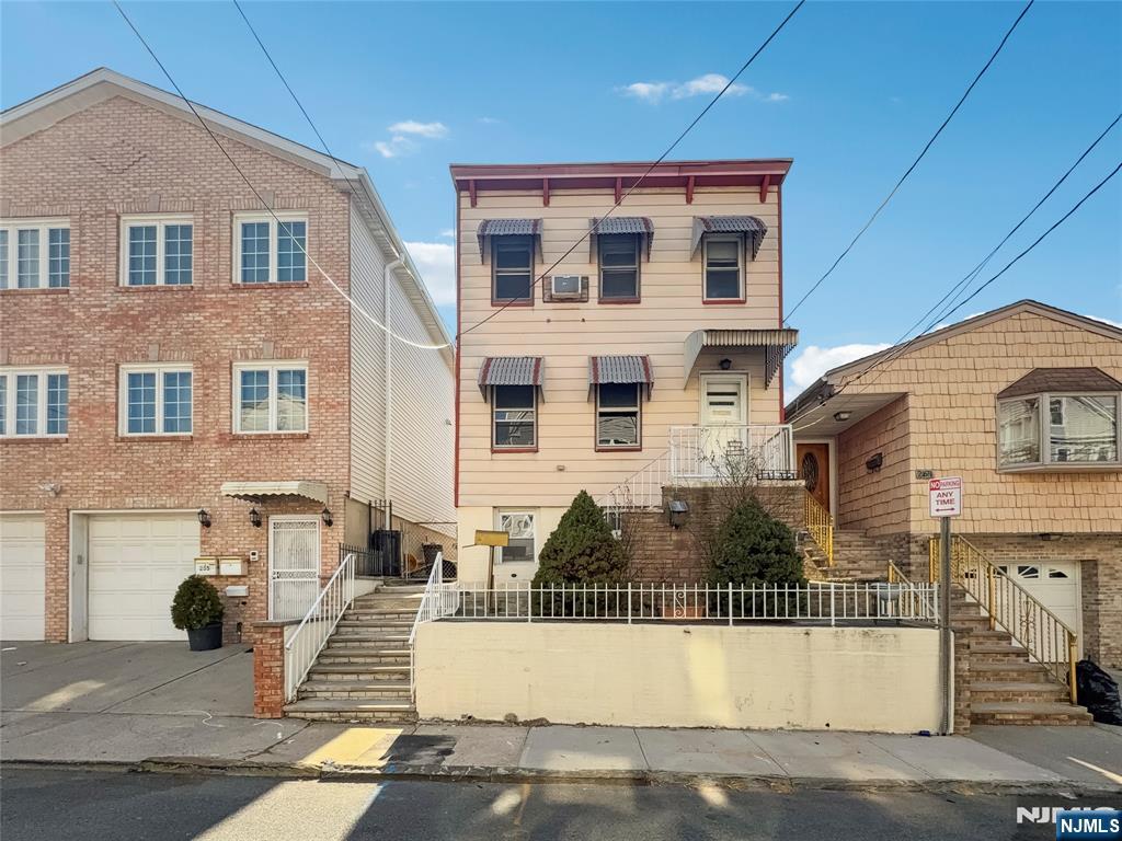 $463,000 Colonial