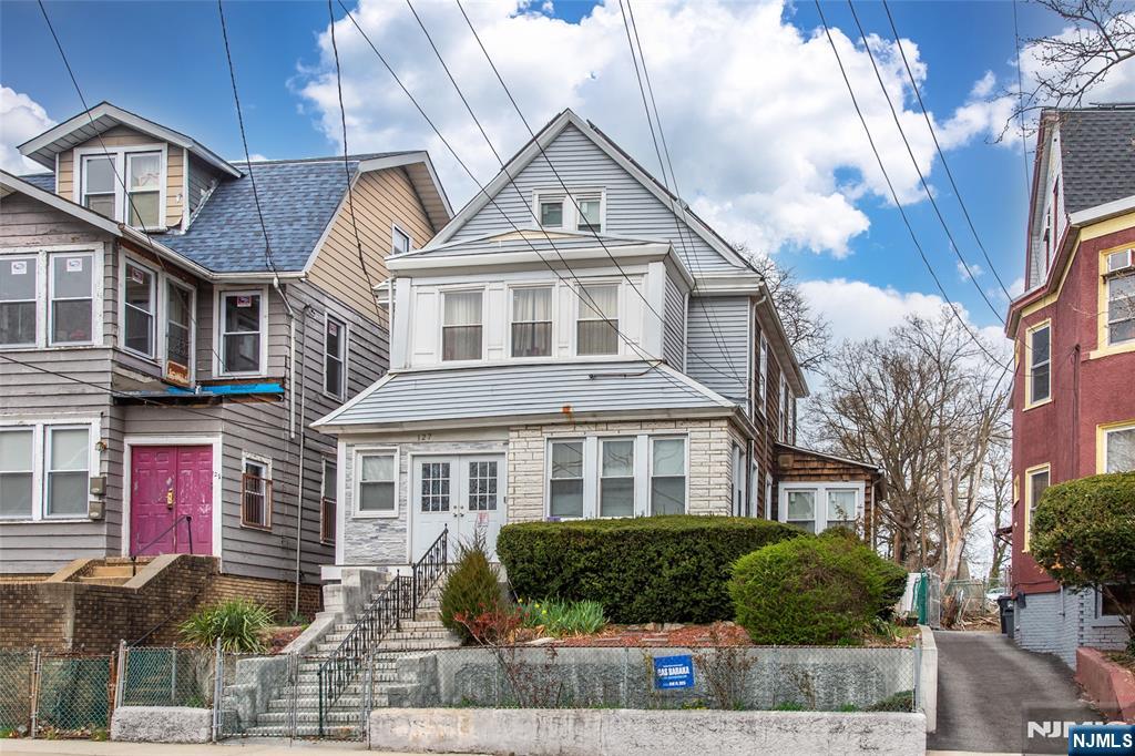 $475,000 Colonial