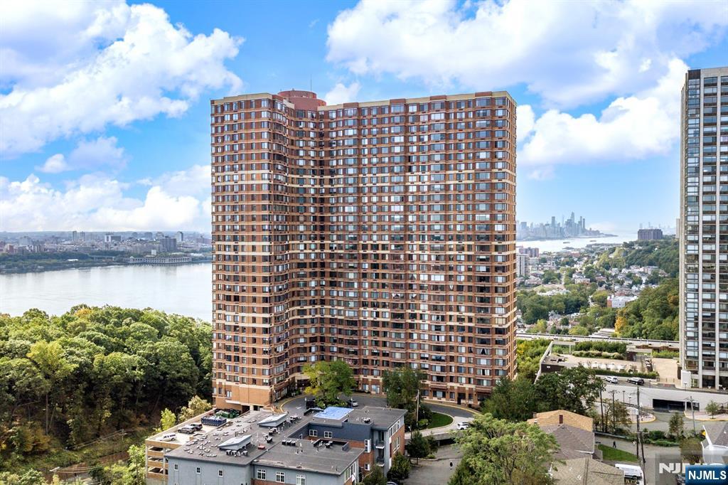 $668,000 Condo