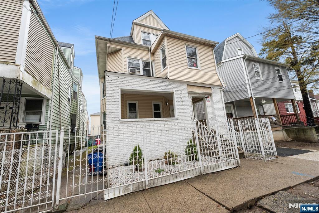 Homes for sale in U.S | 254 N 11Th St, | MLS# 25011996
