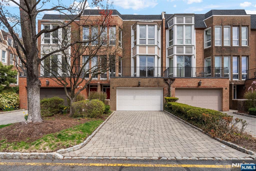 $1,400,000 Townhouse