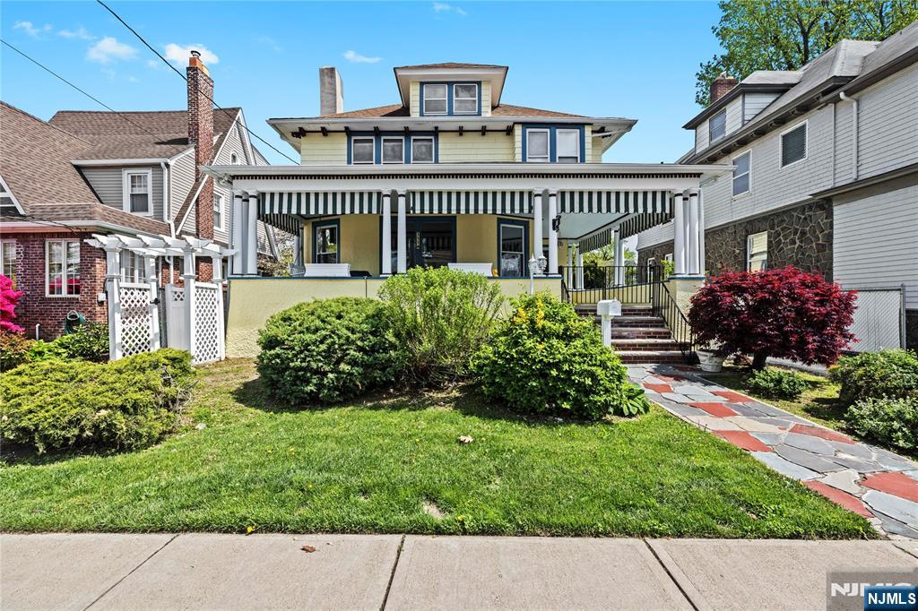$985,000 Colonial