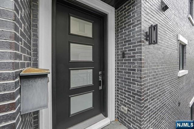 Homes for sale in Edgewater, NJ | 1234 River Rd, Edgewater, NJ 07020 | MLS# 25012419