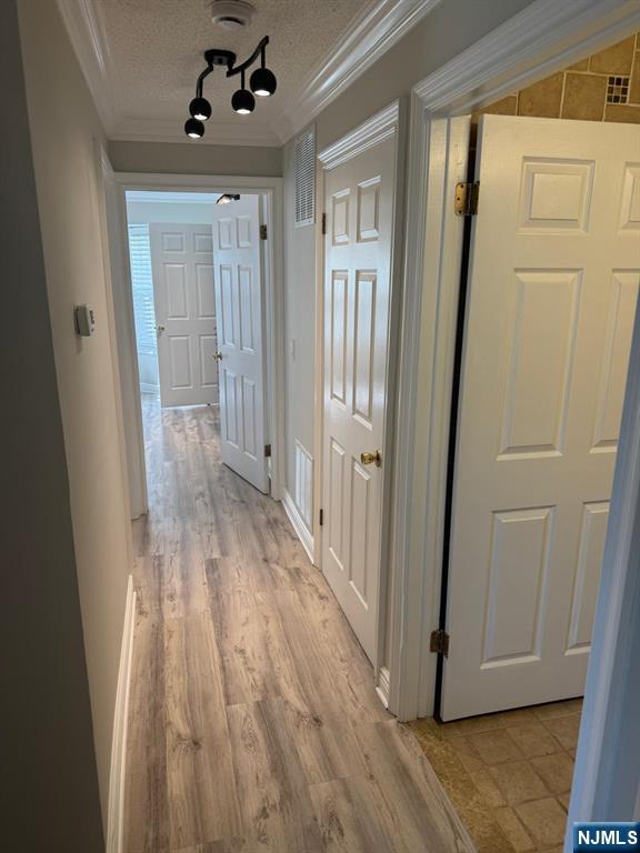 888 Tuliptree, Mahwah, NJ 07430 Listing Photo  4