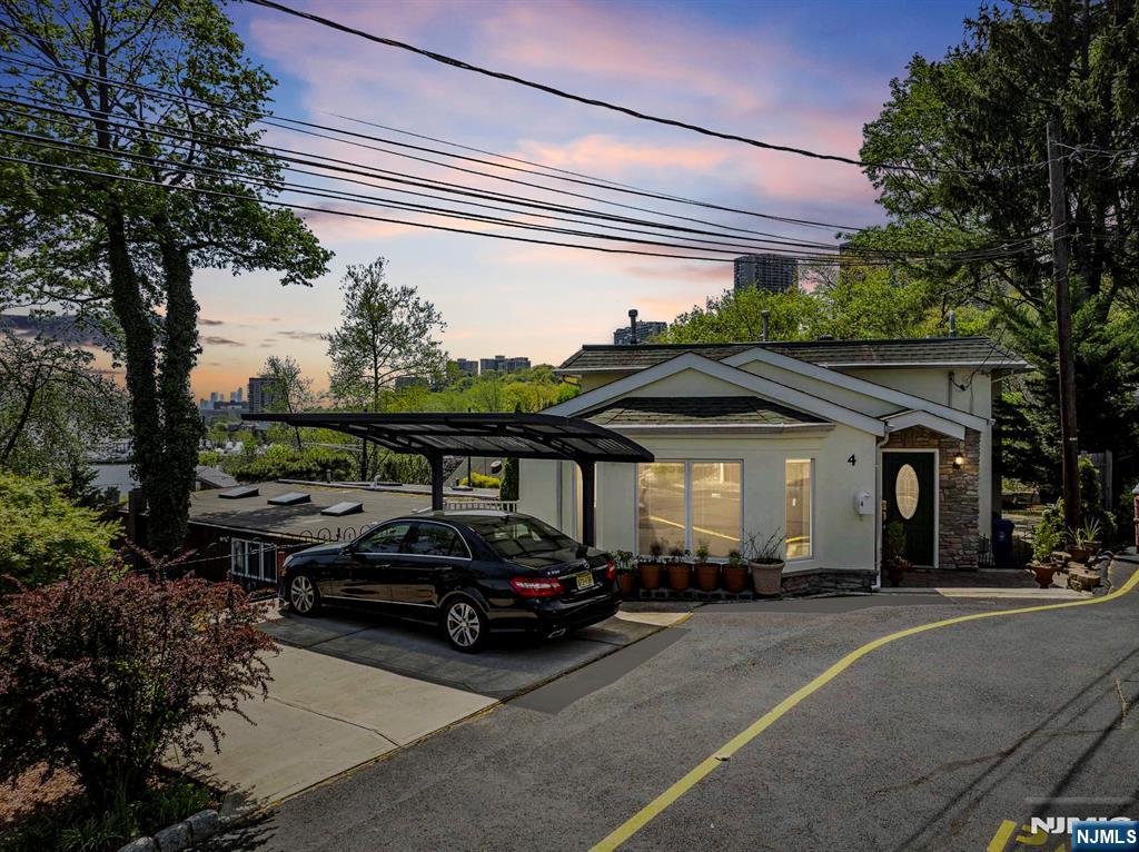 $1,600,000 Split Level