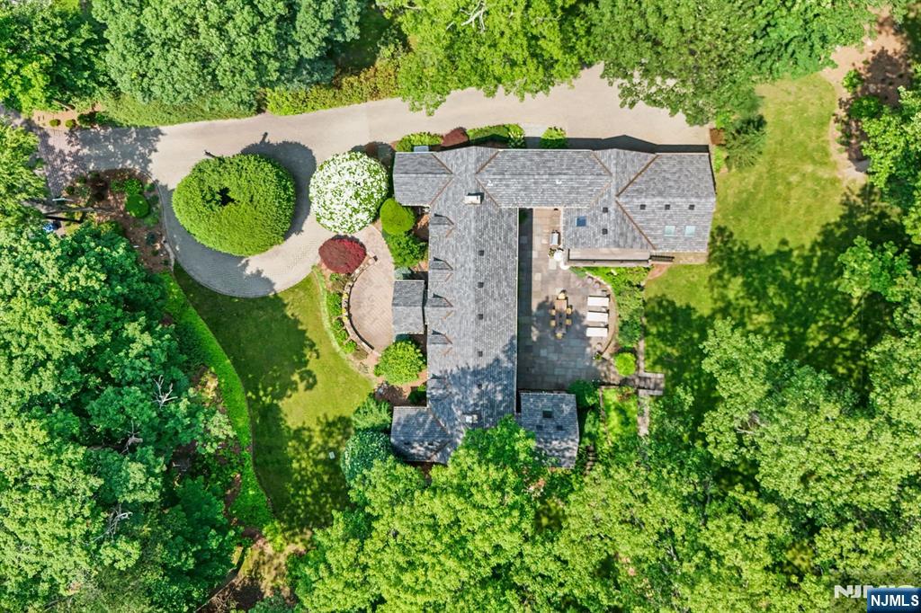 $2,850,000 Contemporary