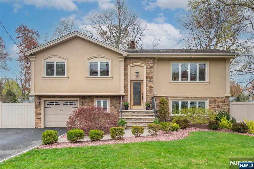 Homes for sale in Fairfield, NJ | 131 Horseneck Rd, Fairfield, NJ 07004 | MLS# 25013233