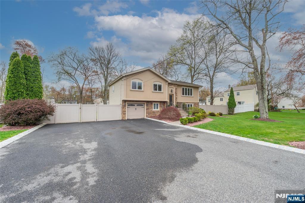 Homes for sale in Fairfield, NJ | 131 Horseneck Rd, Fairfield, NJ 07004 | MLS# 25013233