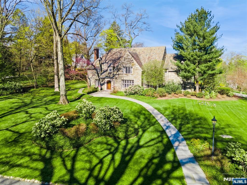 Homes for sale in Essex Fells, NJ | 5 Beechtree Ln, Essex Fells, NJ 07021 | MLS# 25013266