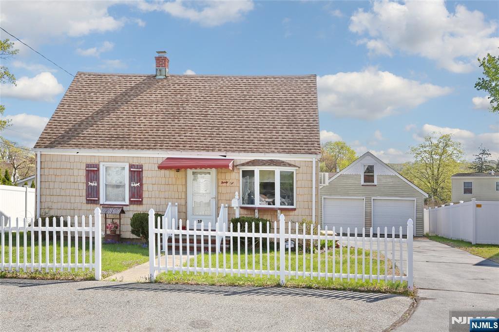 Homes for sale in Wanaque, NJ | 32 Smith Ave, Wanaque, NJ 07420 | MLS# 25013608