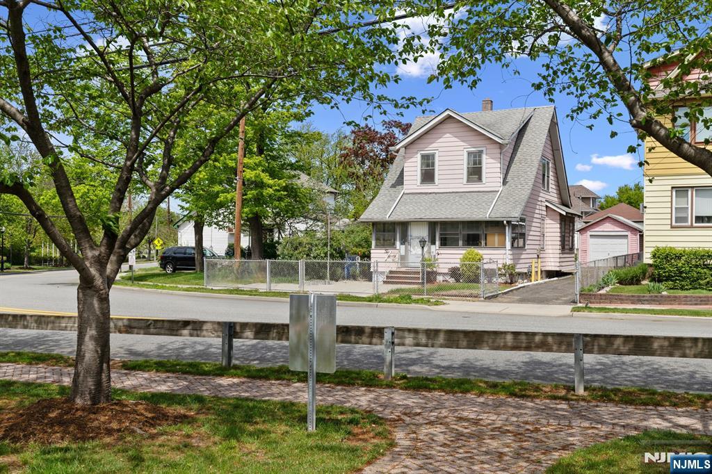 $575,000 Colonial