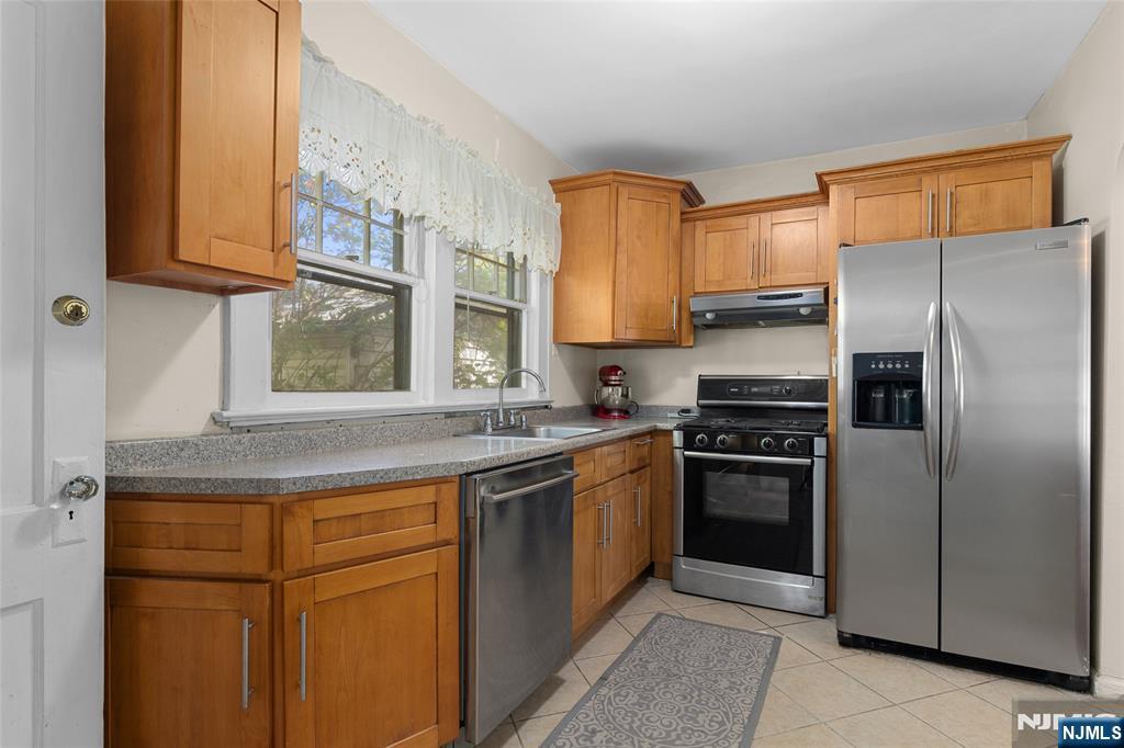 $586,900 Colonial