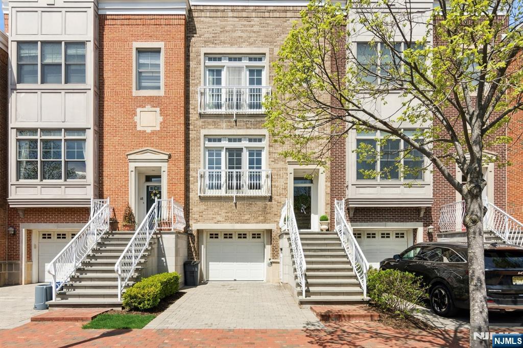 $1,250,000 Townhouse