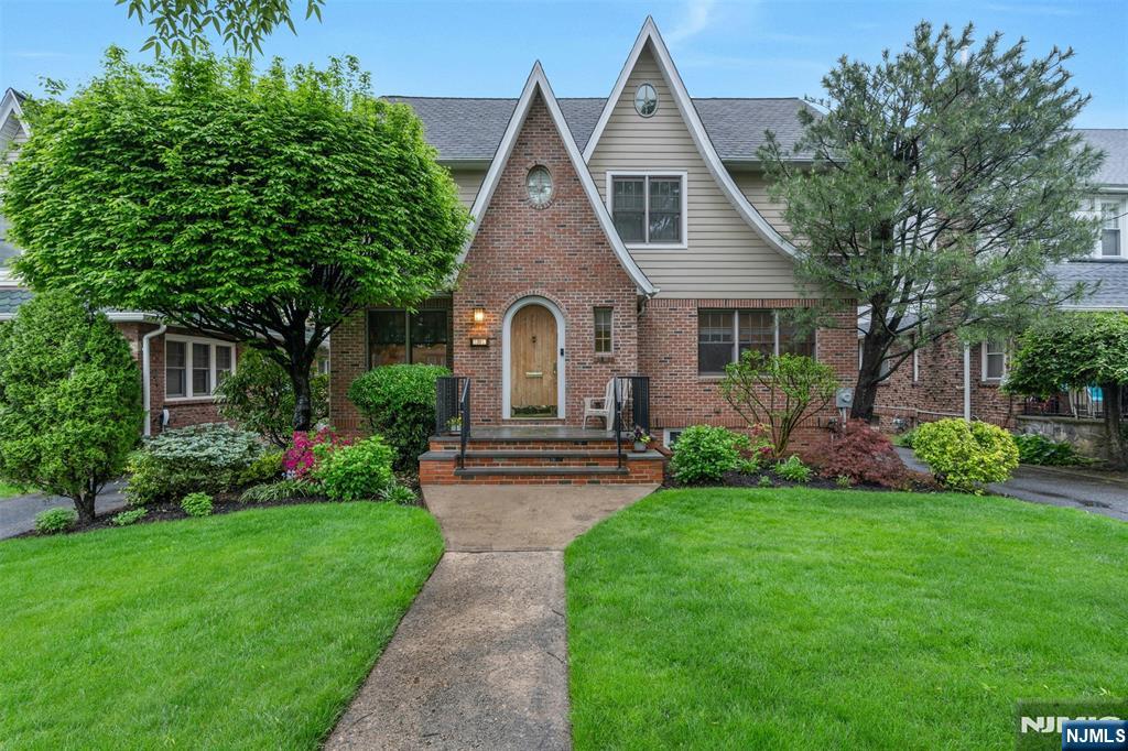 $1,295,000 Colonial
