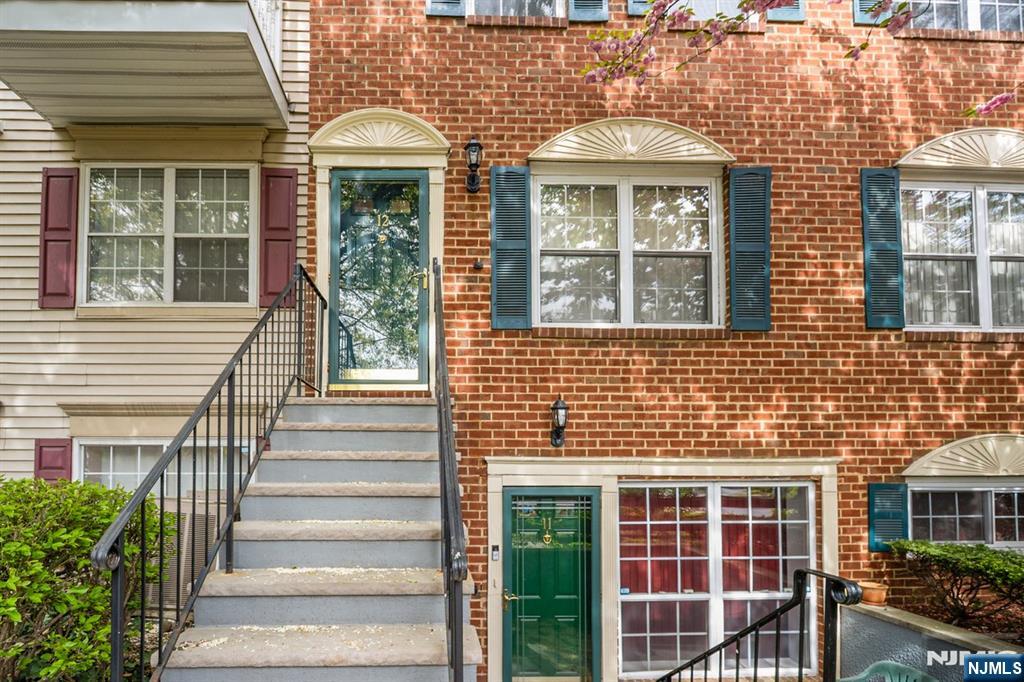 Homes for sale in Newark, NJ | 12 Rider Ct, Newark, NJ 07103 | MLS# 25014385