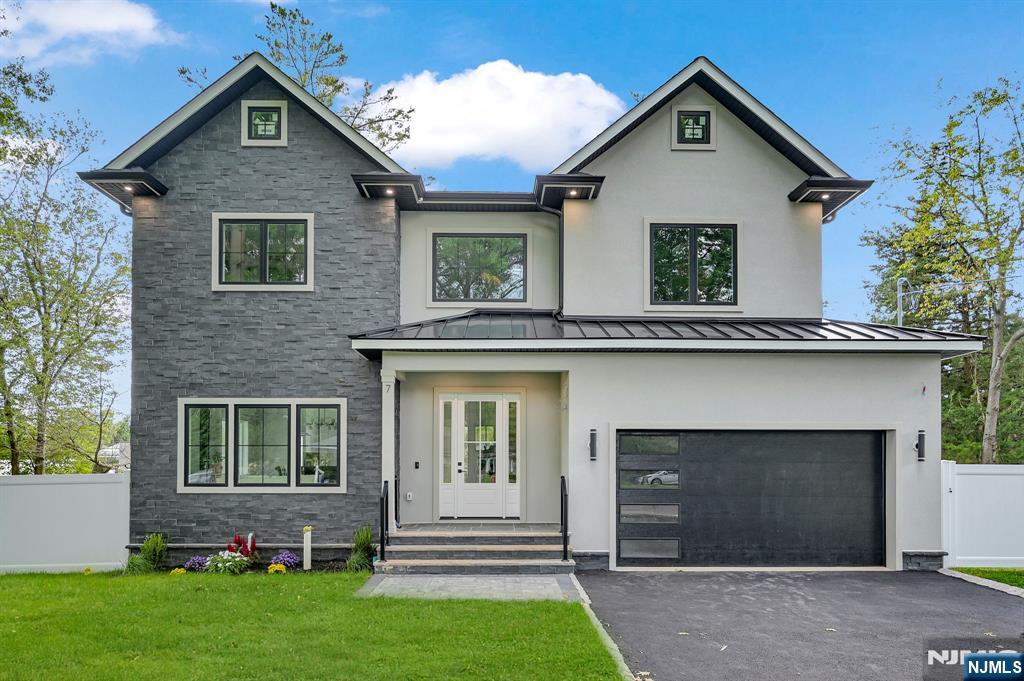$2,988,000 Colonial