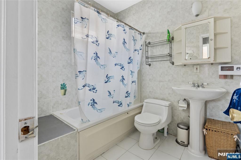 $697,900 Bi-Level