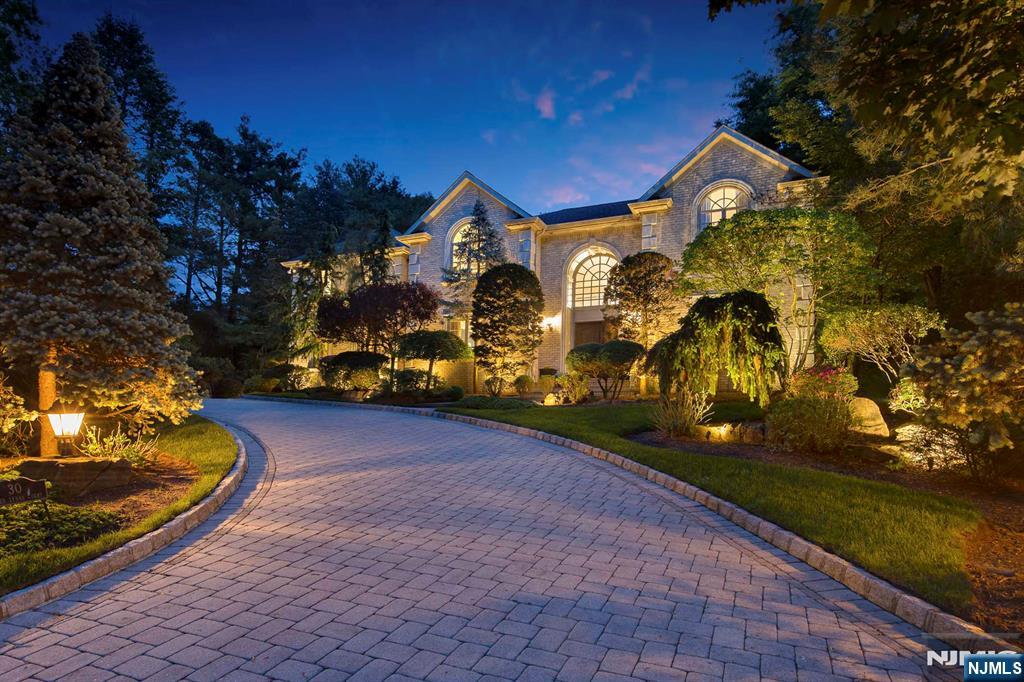 $2,995,000 Colonial