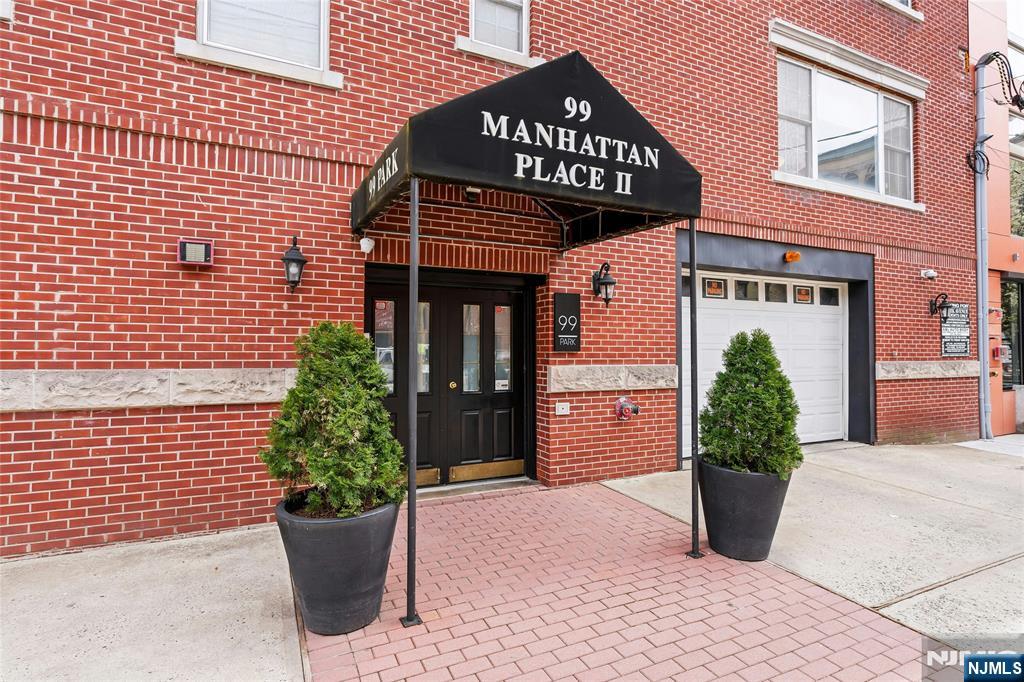 $1,265,000 Condo
