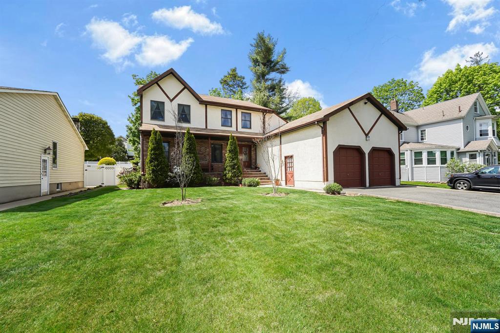 $998,000 Colonial