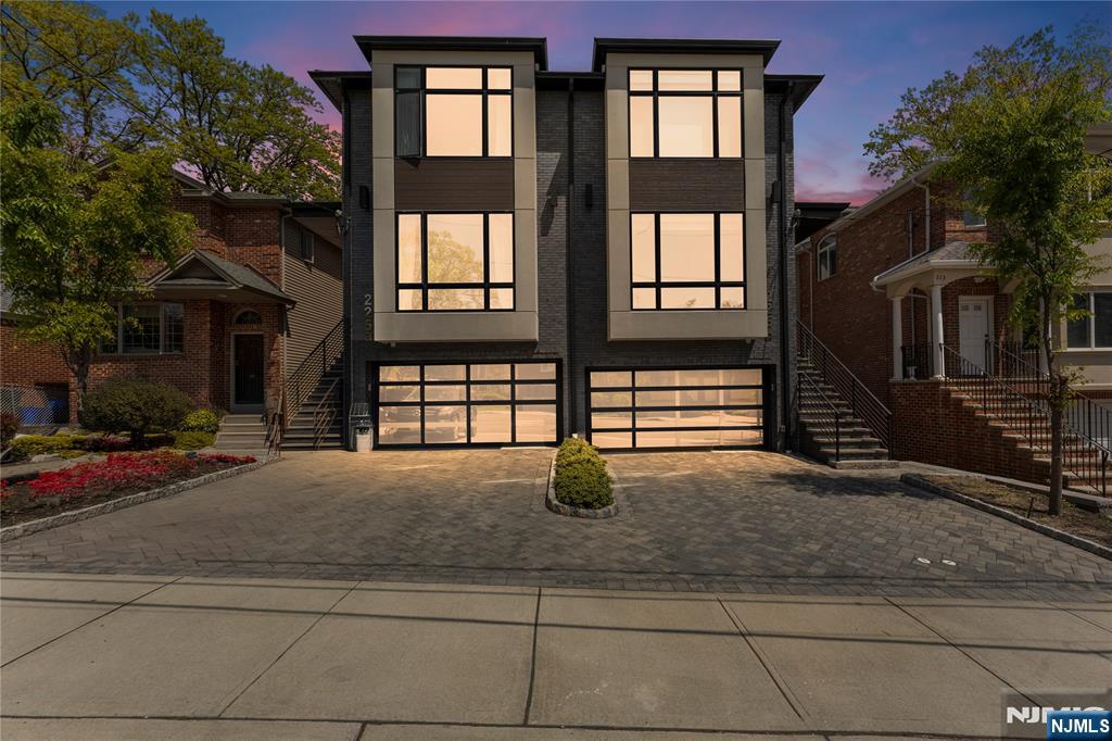 $1,400,000 Townhouse