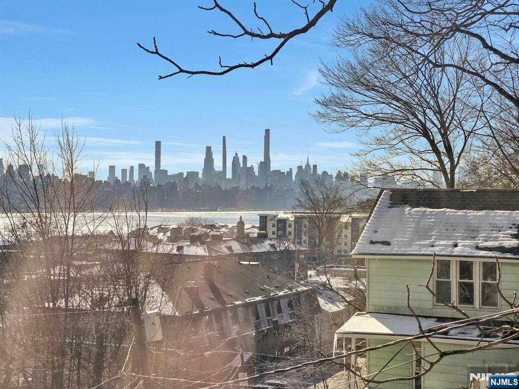 $869,000 Bi-Level