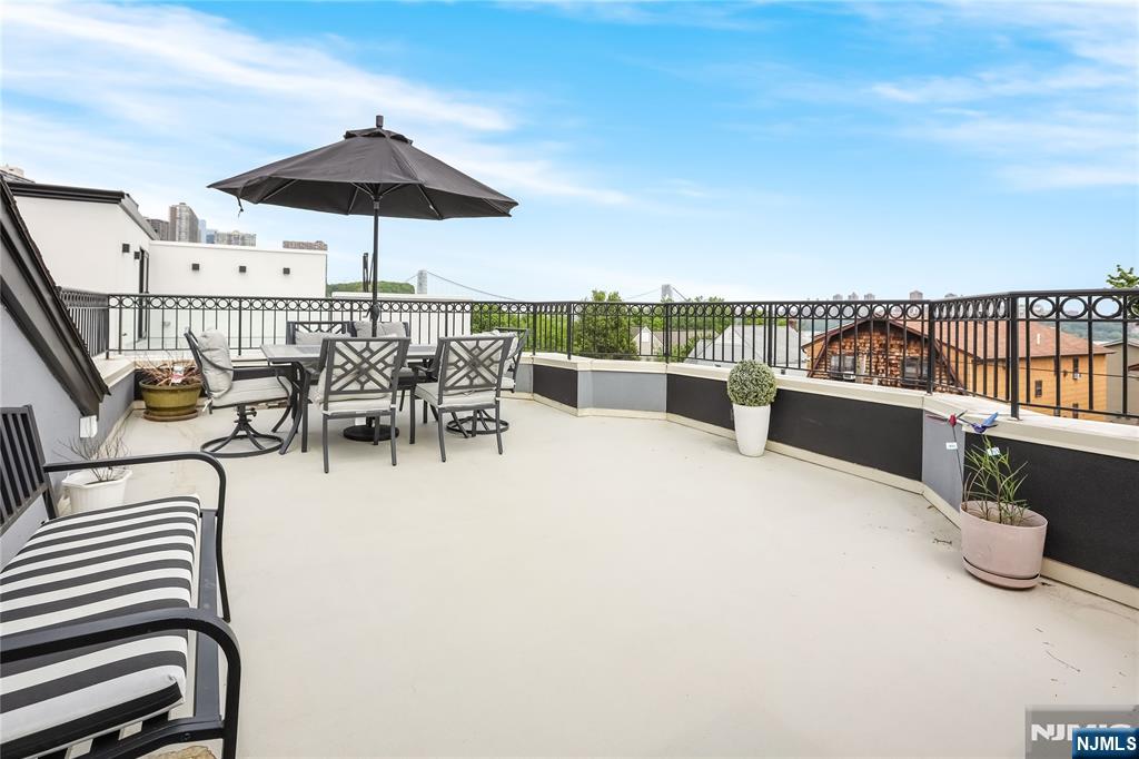 $1,624,999 Townhouse