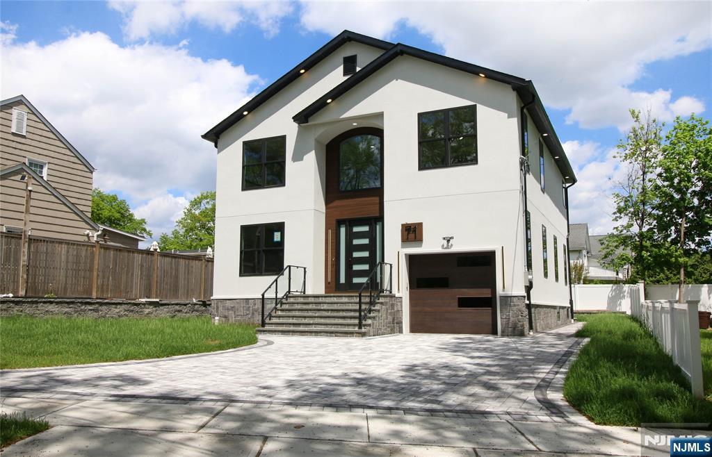 $1,360,000 Colonial