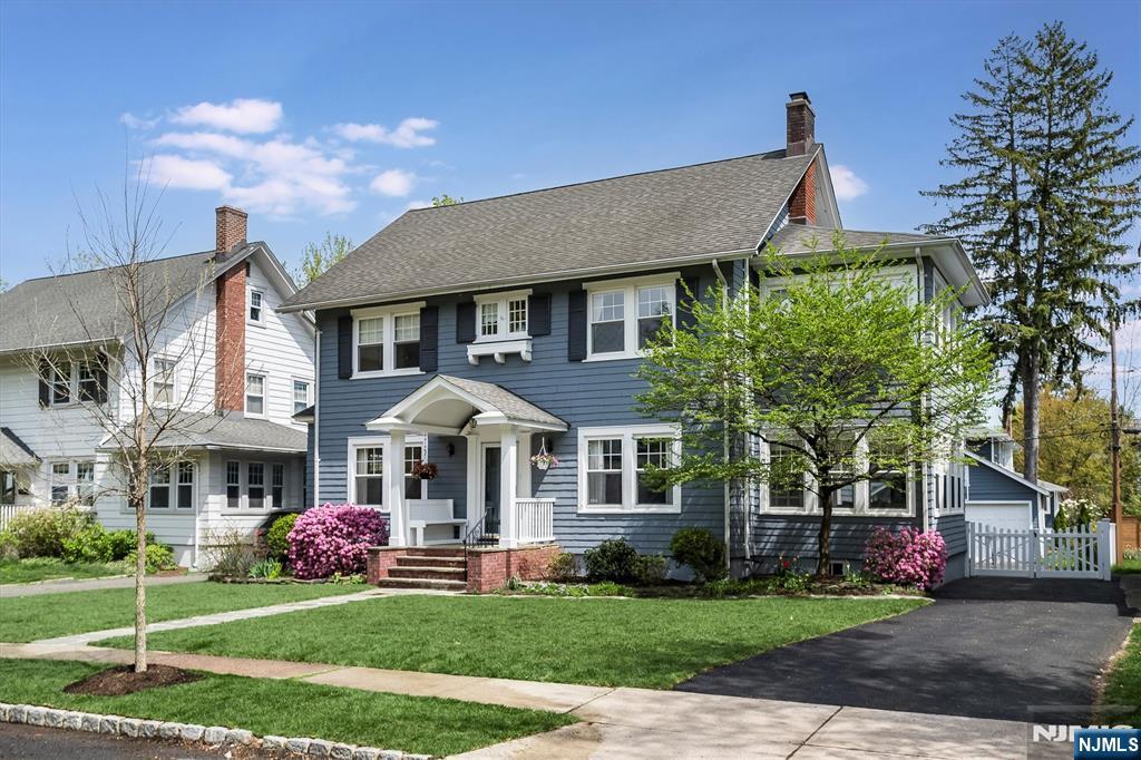 $1,575,000 Colonial