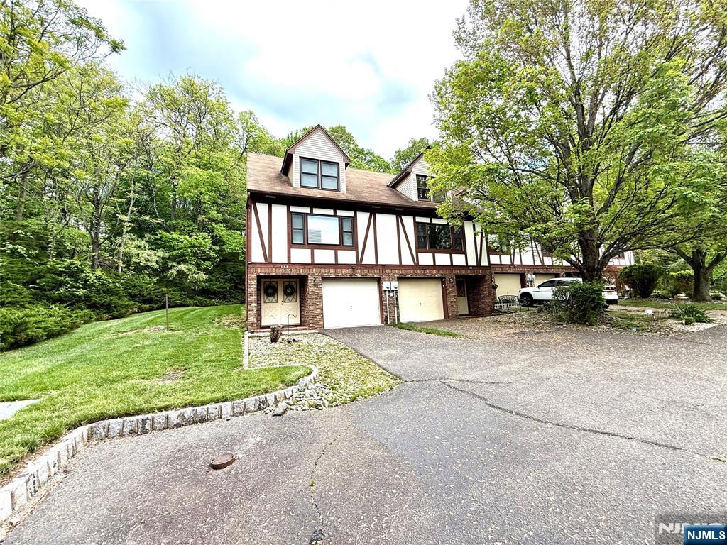 $549,999 Townhouse