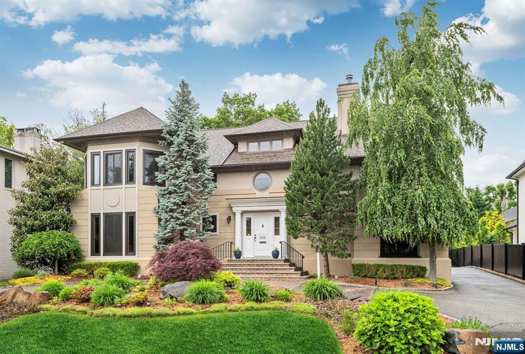 $2,650,000 Contemporary