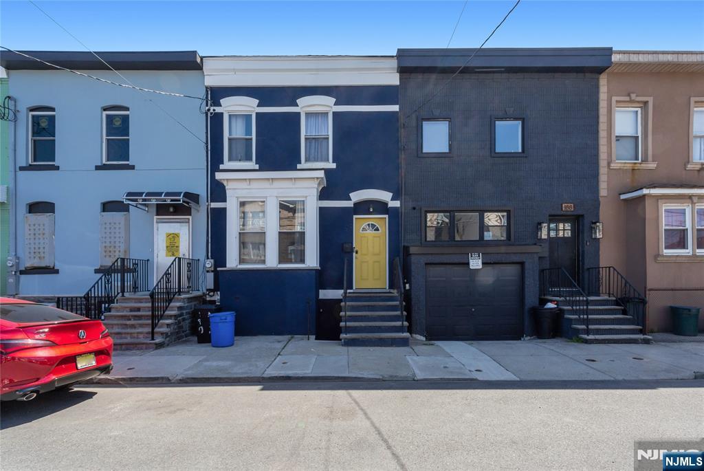 $449,900 Rowhouse