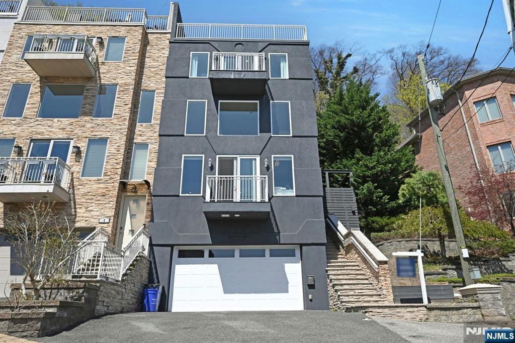 $1,475,000 Townhouse