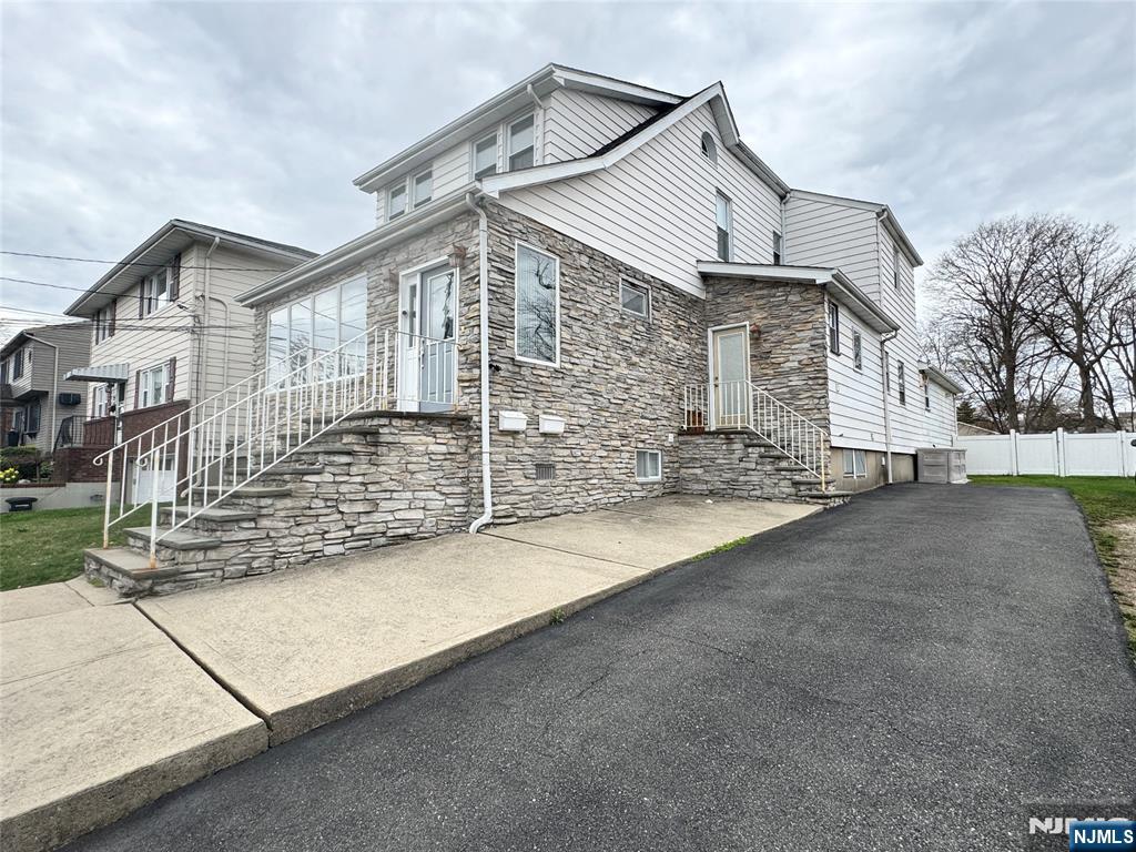 LYNDHURST Properties