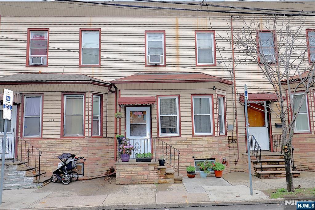 $365,000 Rowhouse