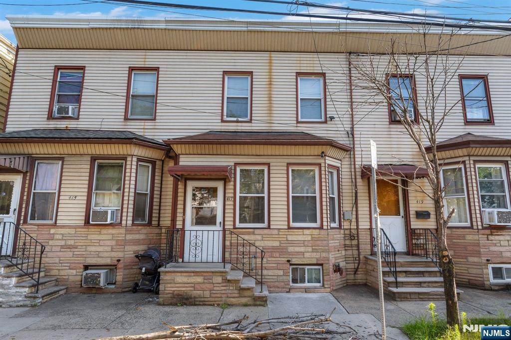 $365,000 Rowhouse
